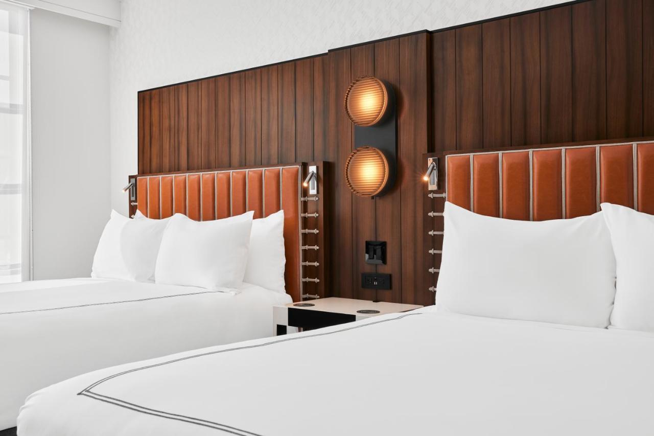 Отель The Godfrey Detroit, Curio Collection By Hilton Экстерьер фото
