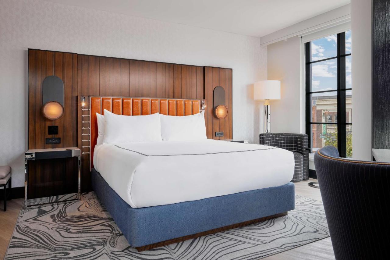 Отель The Godfrey Detroit, Curio Collection By Hilton Экстерьер фото