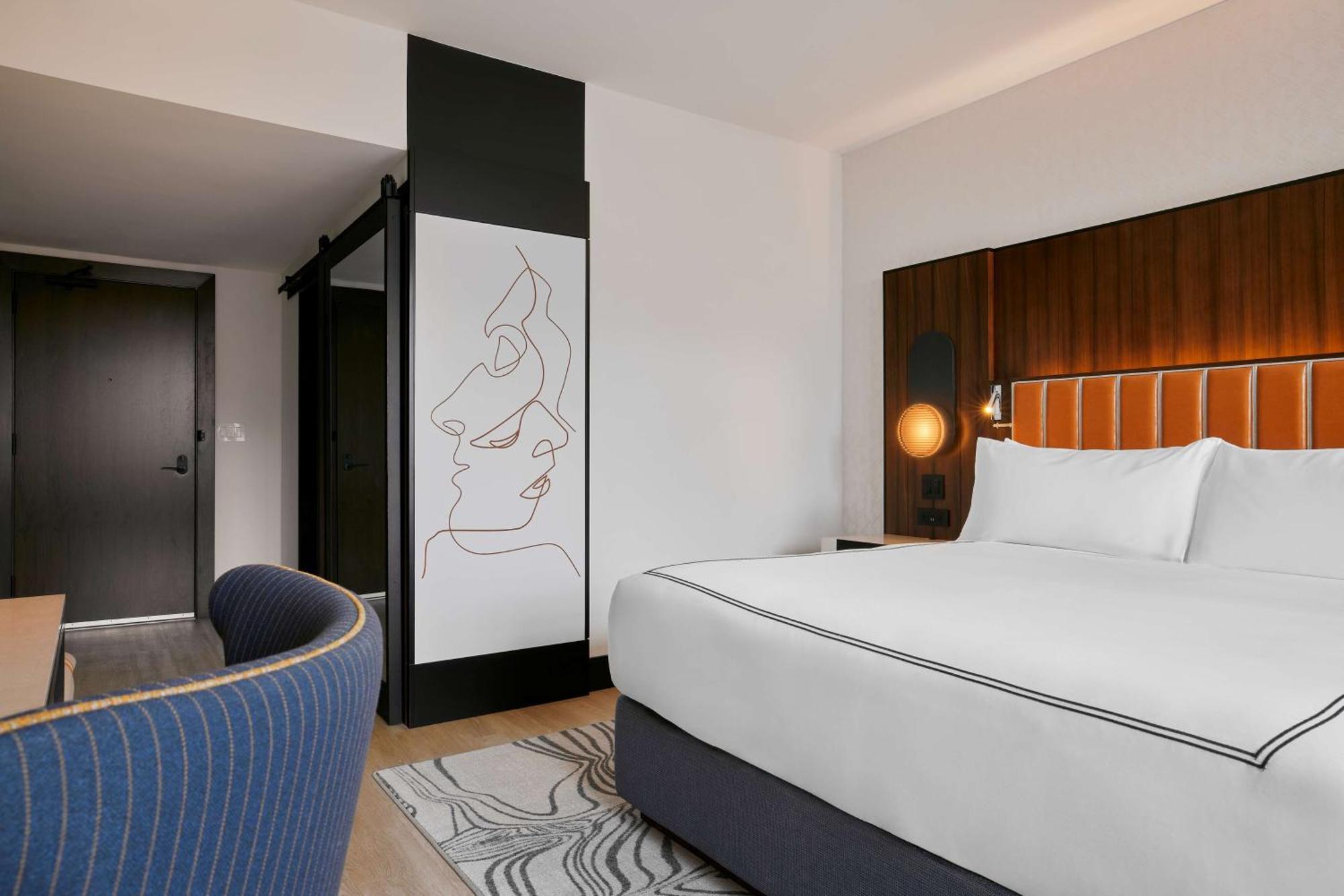 Отель The Godfrey Detroit, Curio Collection By Hilton Экстерьер фото